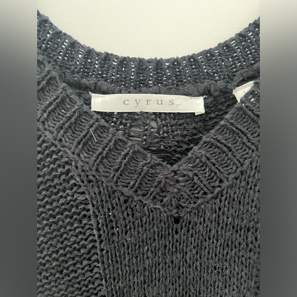 Knit sleeveless tank sweater size Large by Cyrus - Picture 5 of 5